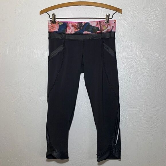Lululemon Chase Me Crop II in Black / Secret Garden - Picture 5 of 10